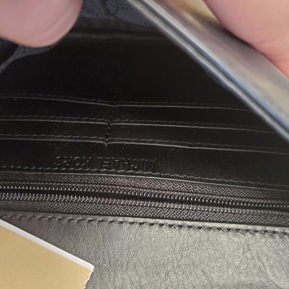 NWT Brand New Never Used Michael Kors Clutch - Picture 7 of 11